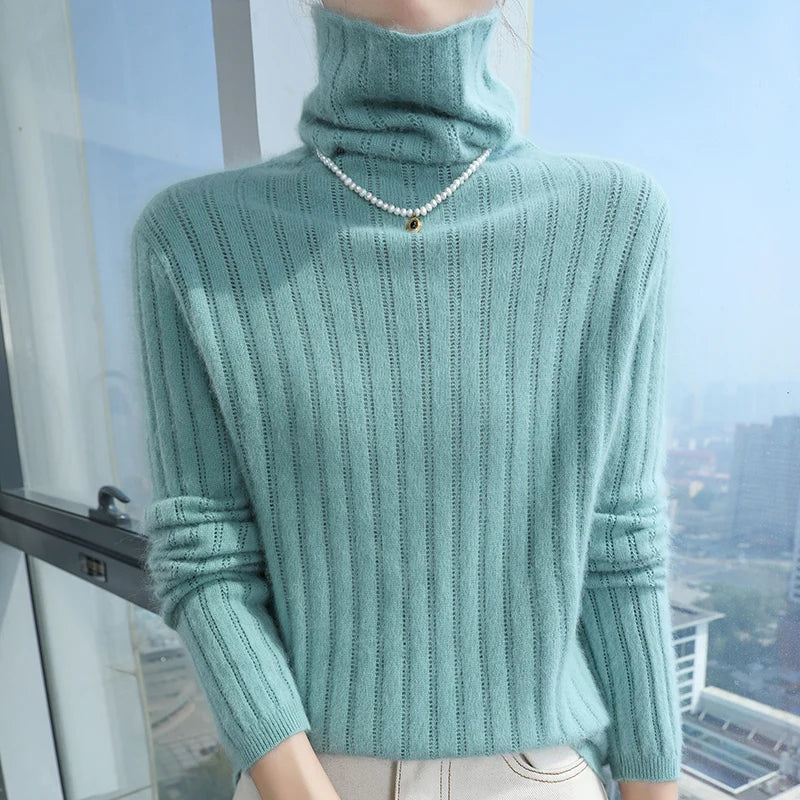 Loose fit turtleneck sweater in a fine heavyweight knit, front view
