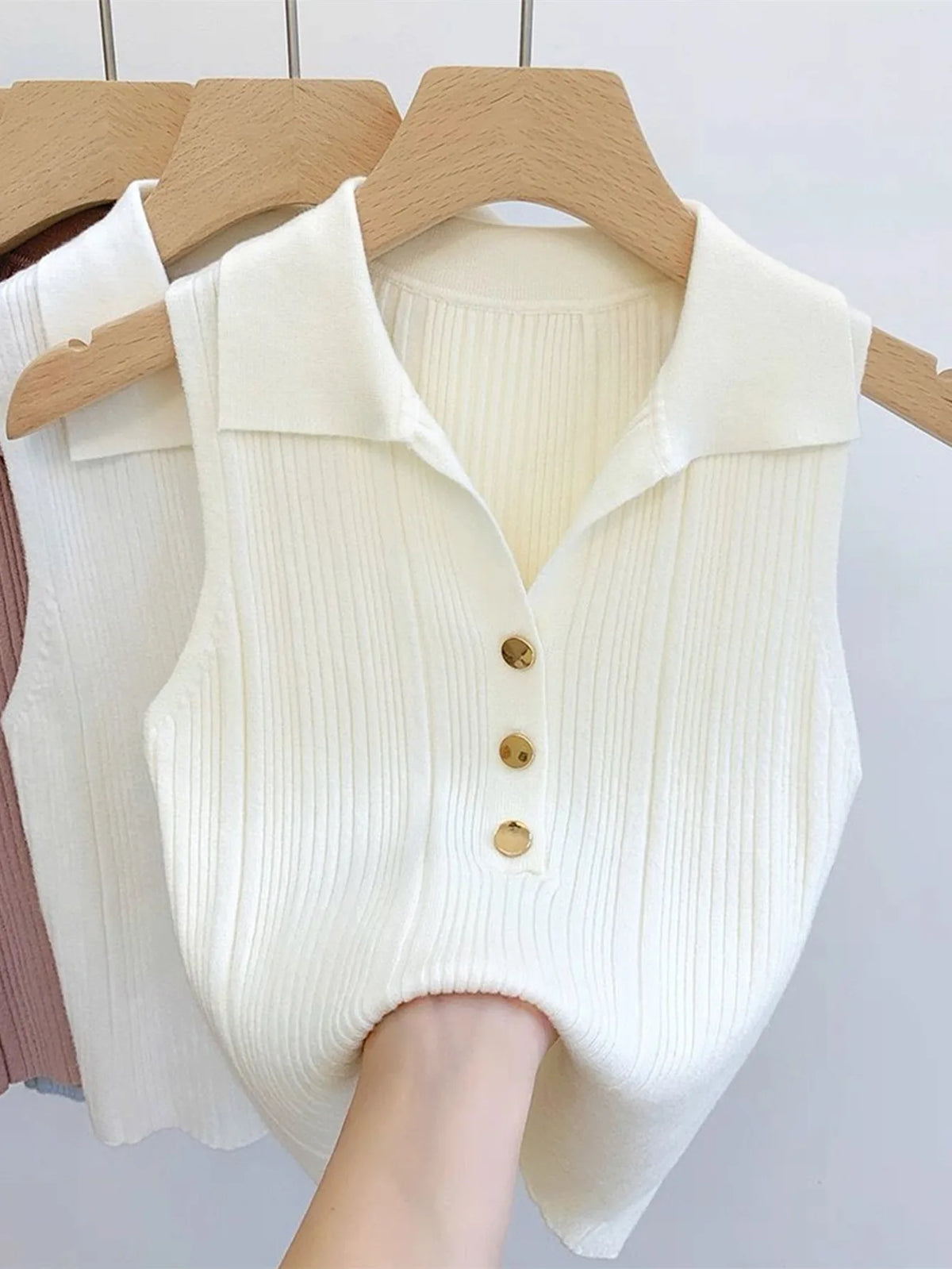 Slim fit one size knit vest in a high-stretch knit, product photo 6